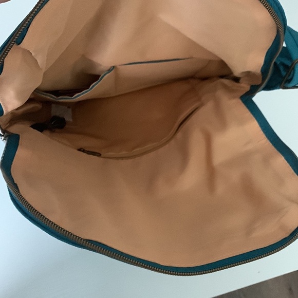 Travelon RFID Nylon Teal Blue Shoulder/ Crossbody Bag Travel Bag - Picture 10 of 10